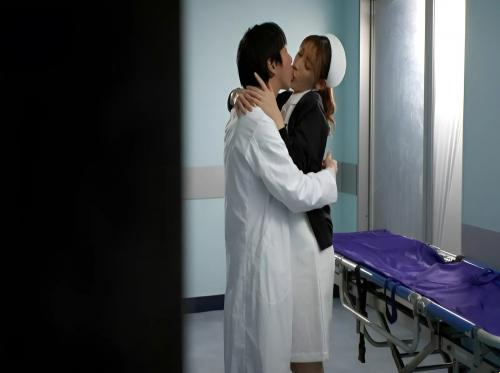 Mon infirmière bien-aimée prend soin du patient
