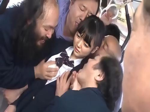 Mag-isang sumakay sa tren ang babaeng estudyante at ang ending